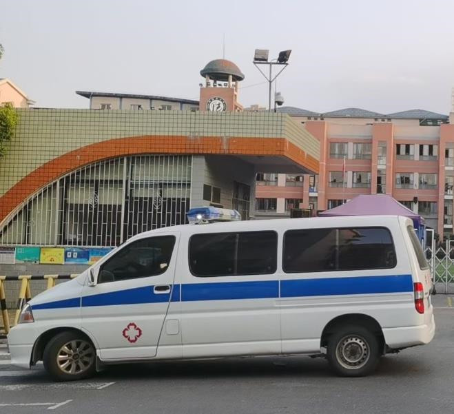 广阳救护车出租护送骨折病人一公里多少钱